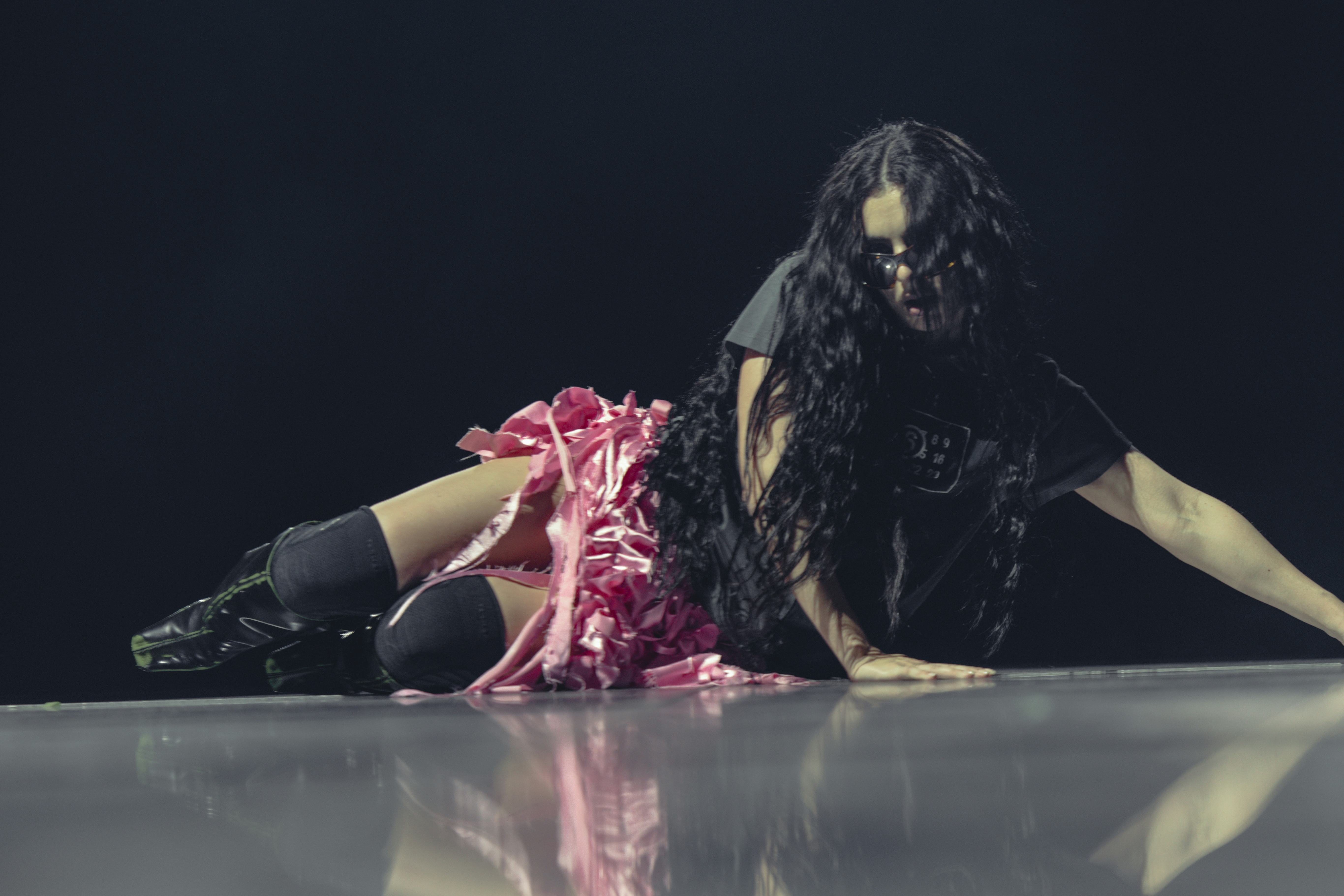 トップス xcxcbm Charli XCX Talks Messiness and Her Wardrobe Staples