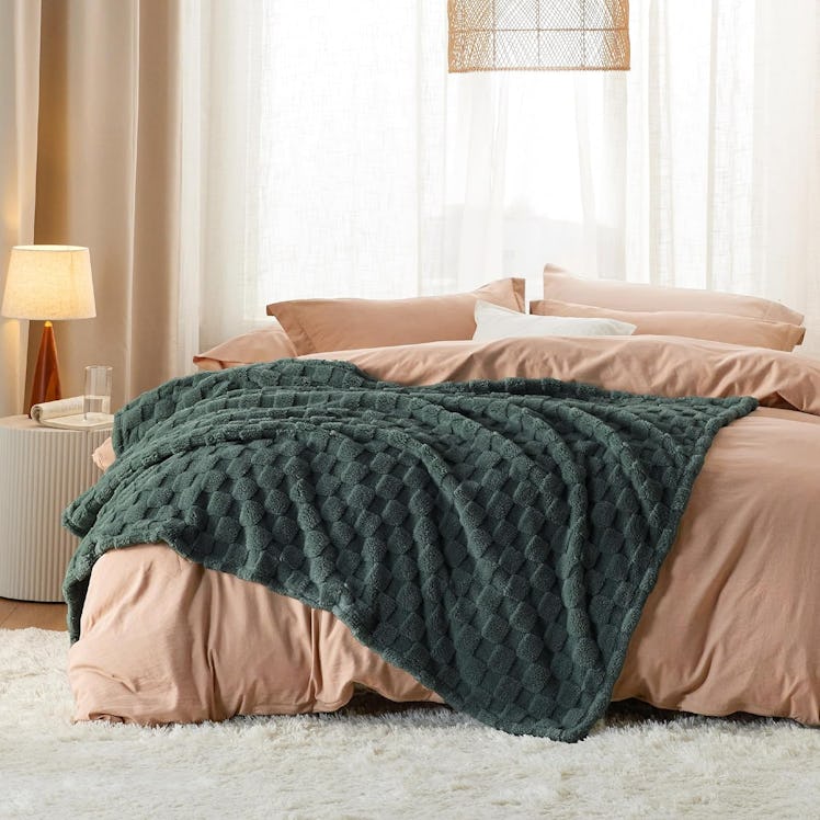 Bedsure Throw Blanket