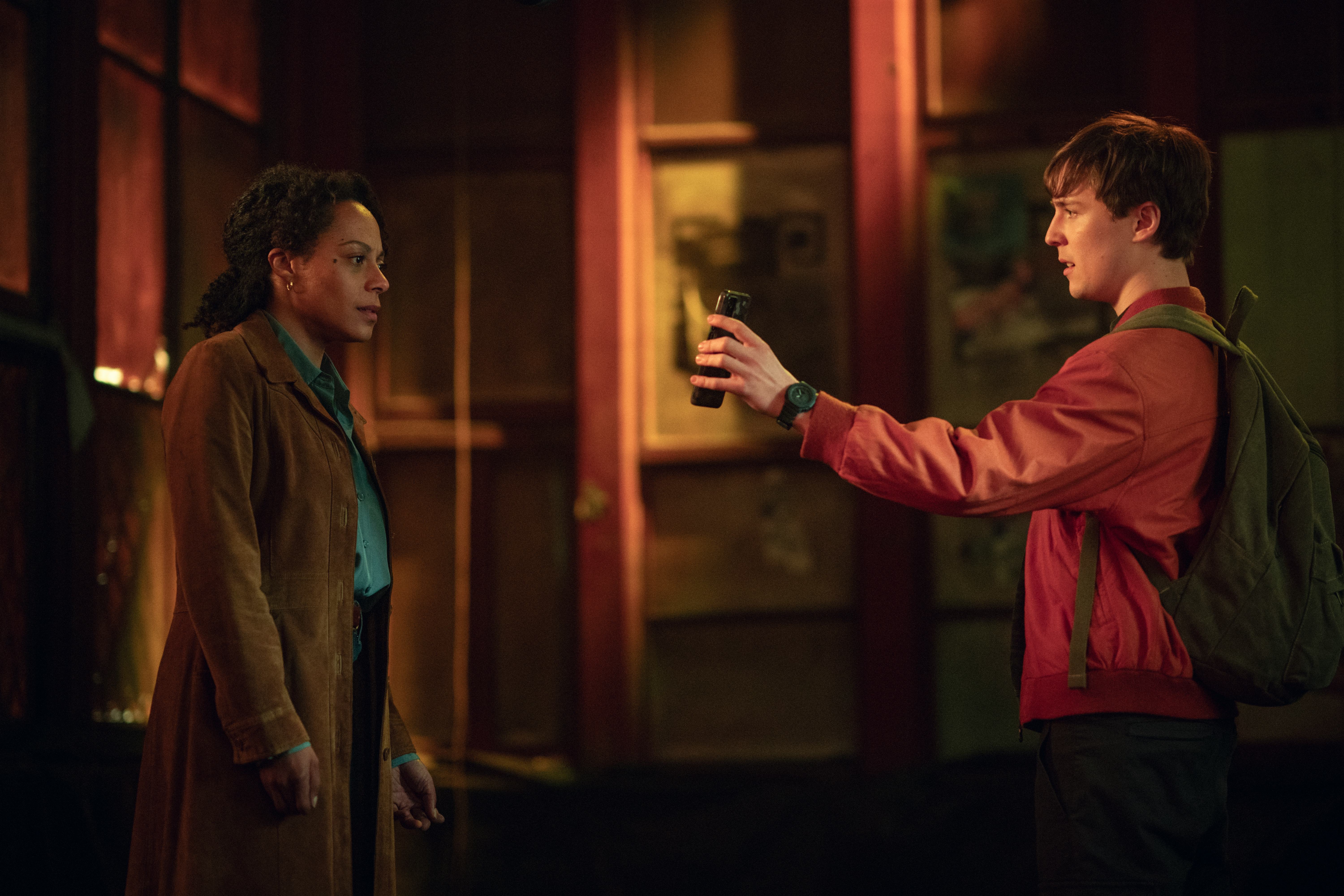 Kat and Brendan in Missing You on Netflix.