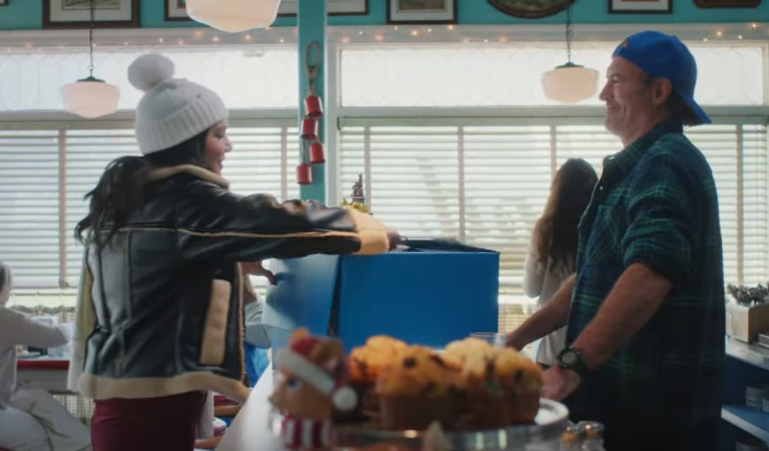 Luke and Lorelai in a Gilmore Girls Walmart ad. Screenshot via YouTube