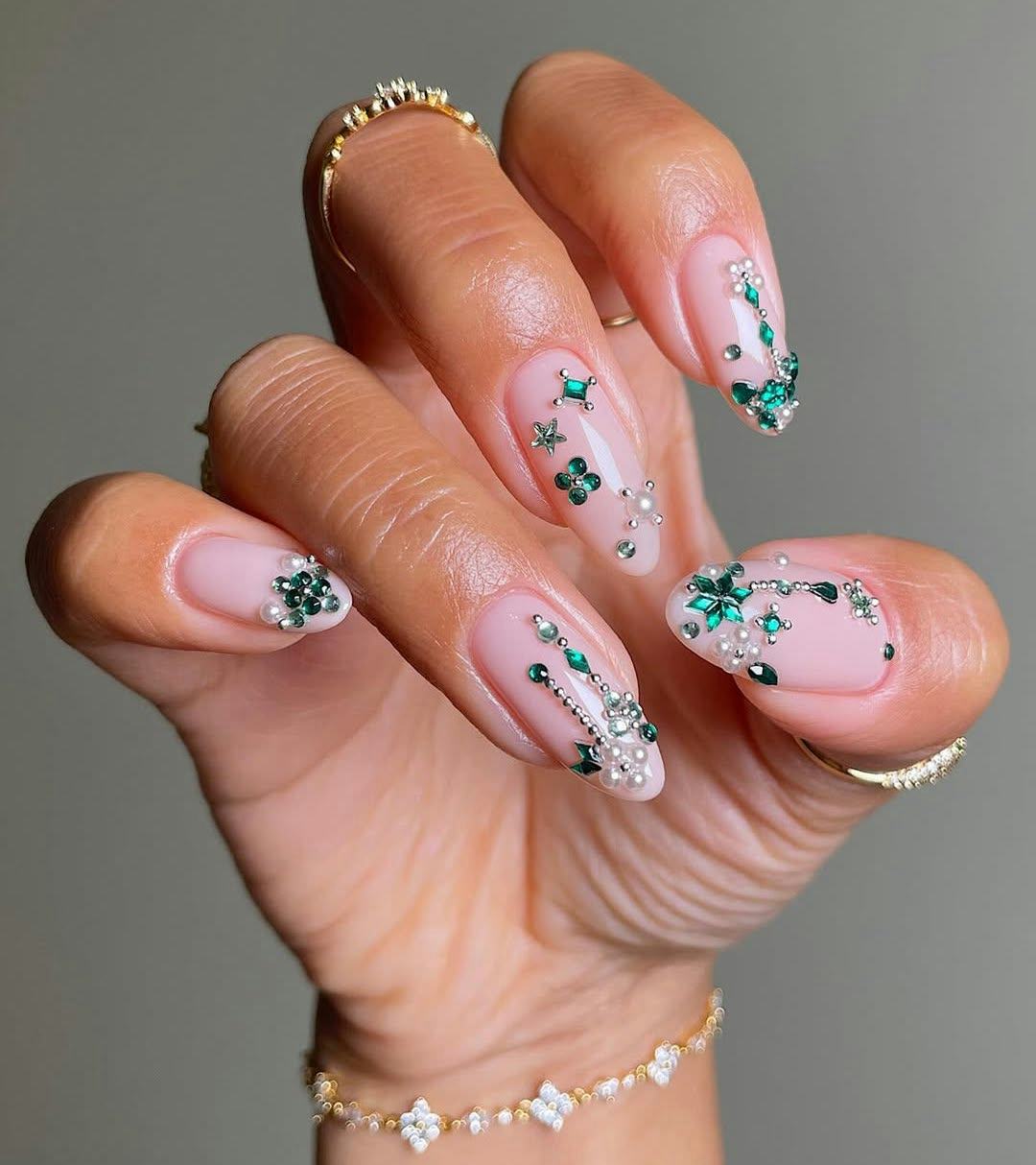 10 New Year’s Eve 2025 Nail Art Designs That Shimmer & Shine