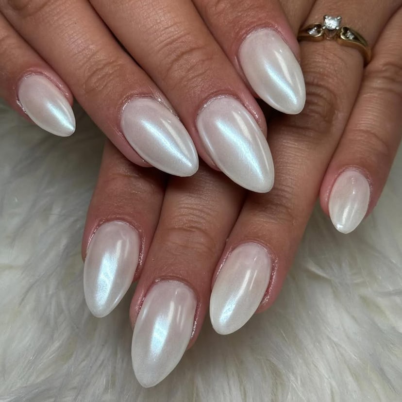 Sparkling Champagne Nails for New Year Magic