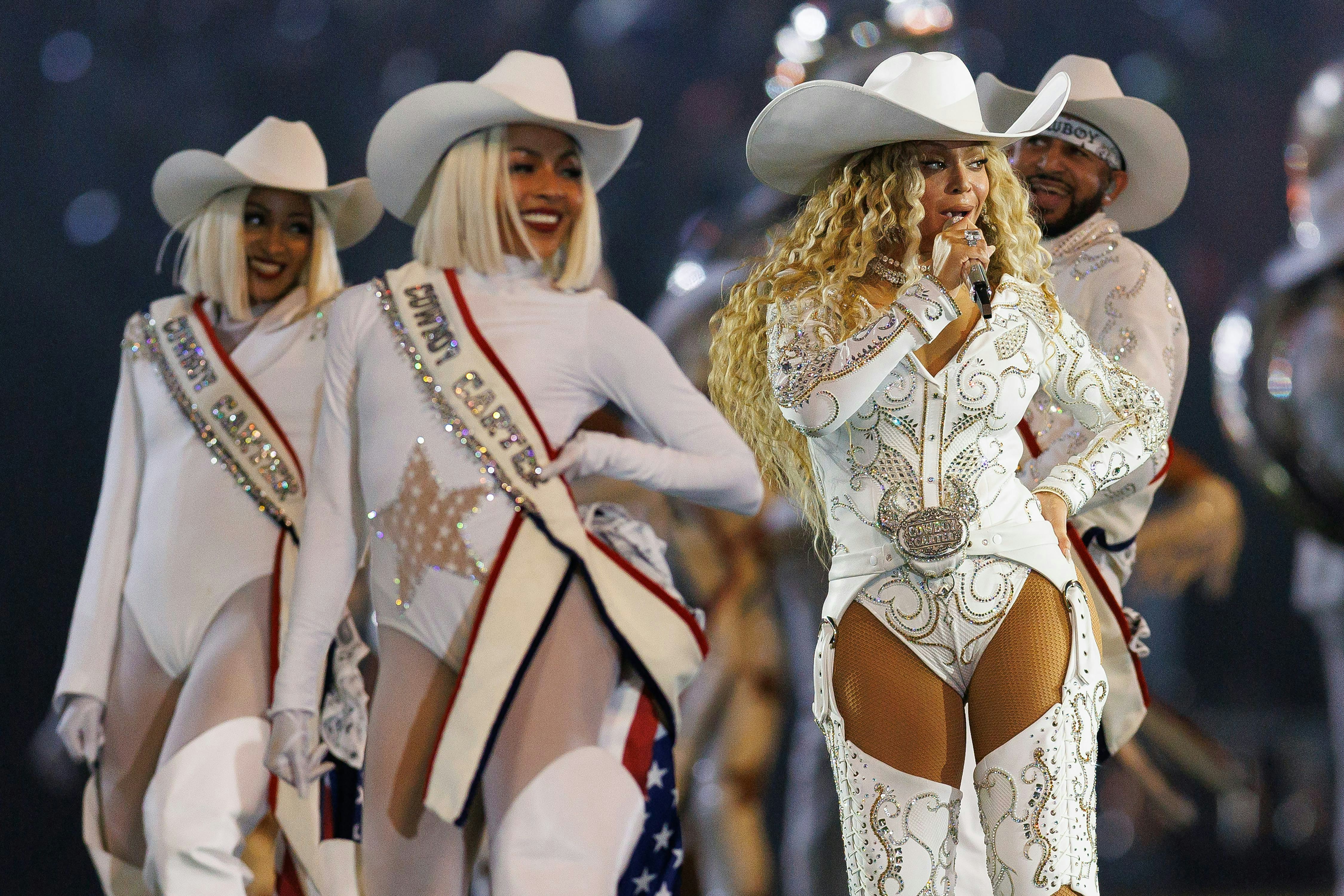 Beyoncé performs at halftime during an NFL football game between the Baltimore Ravens and the Housto&hellip;