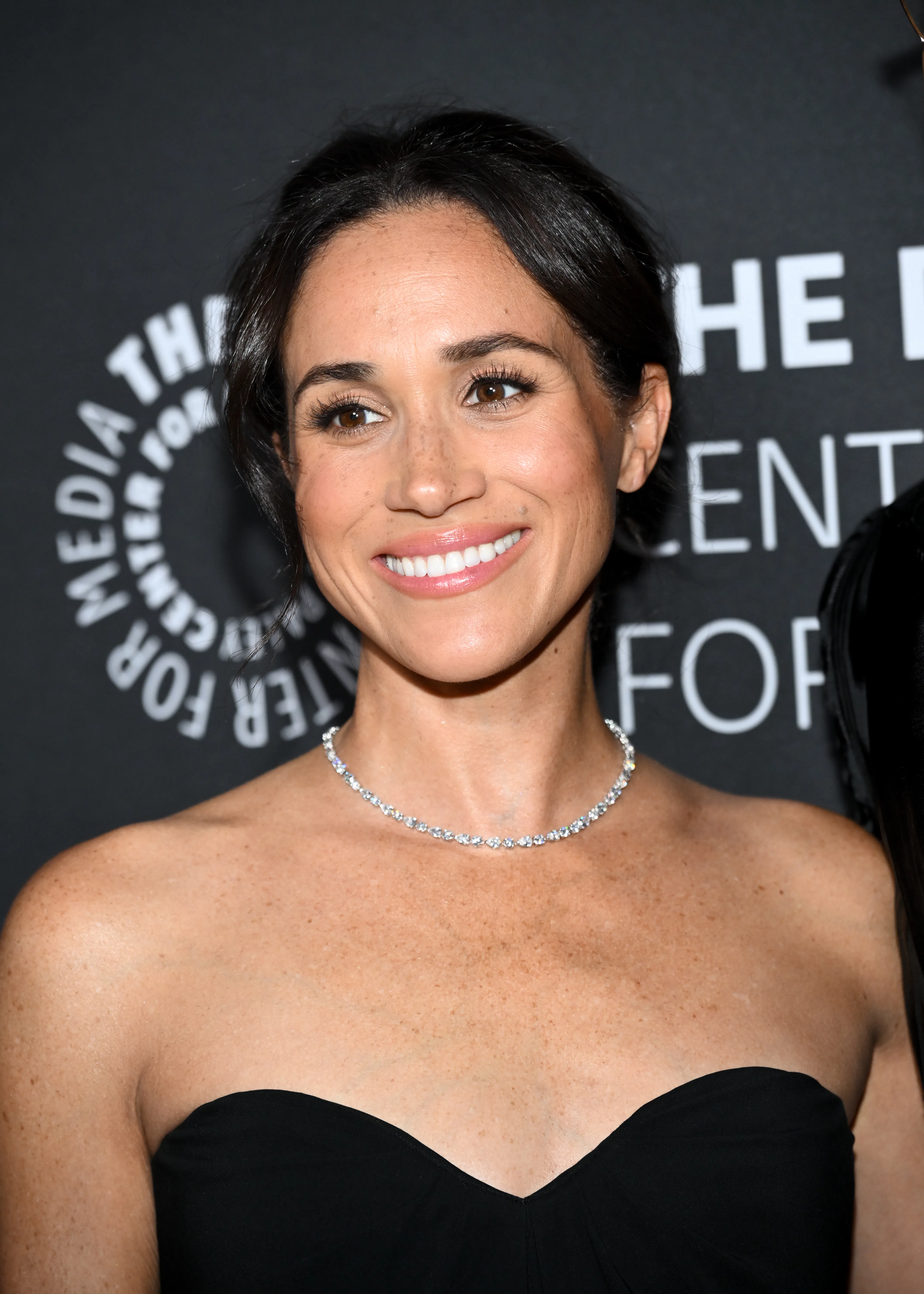 Meghan Markle Opts For An Elegant Sweetheart Neckline Gown For a Solo Red  Carpet