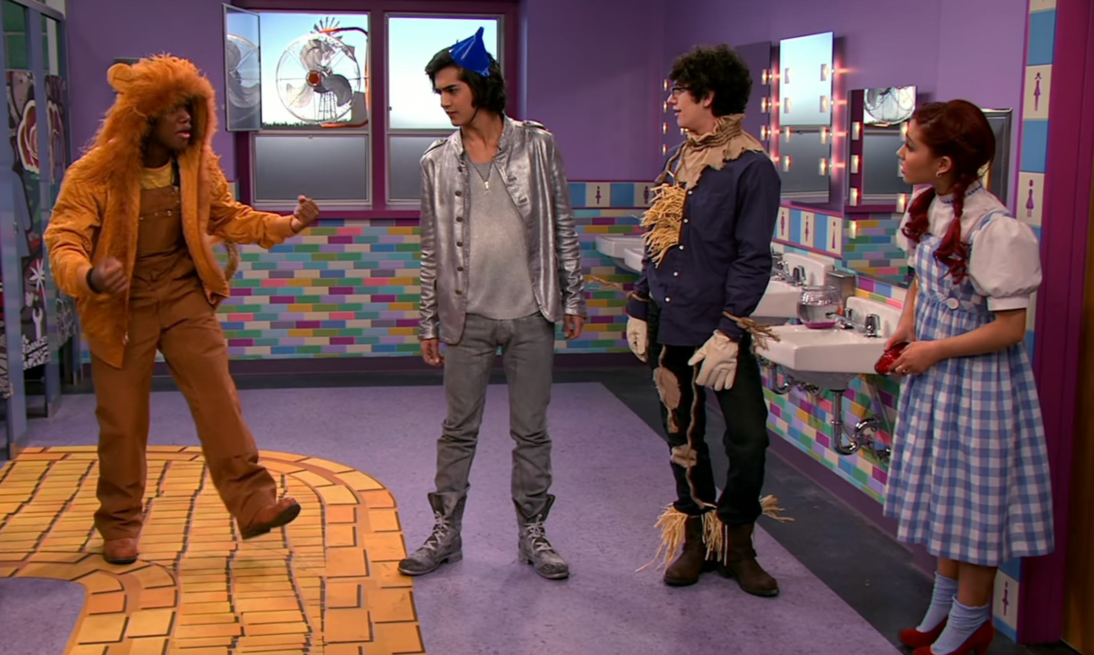 Ariana Grande&rsquo;s &lsquo;Wicked&rsquo; Role Was Predicted On &lsquo;Victorious&rsquo;