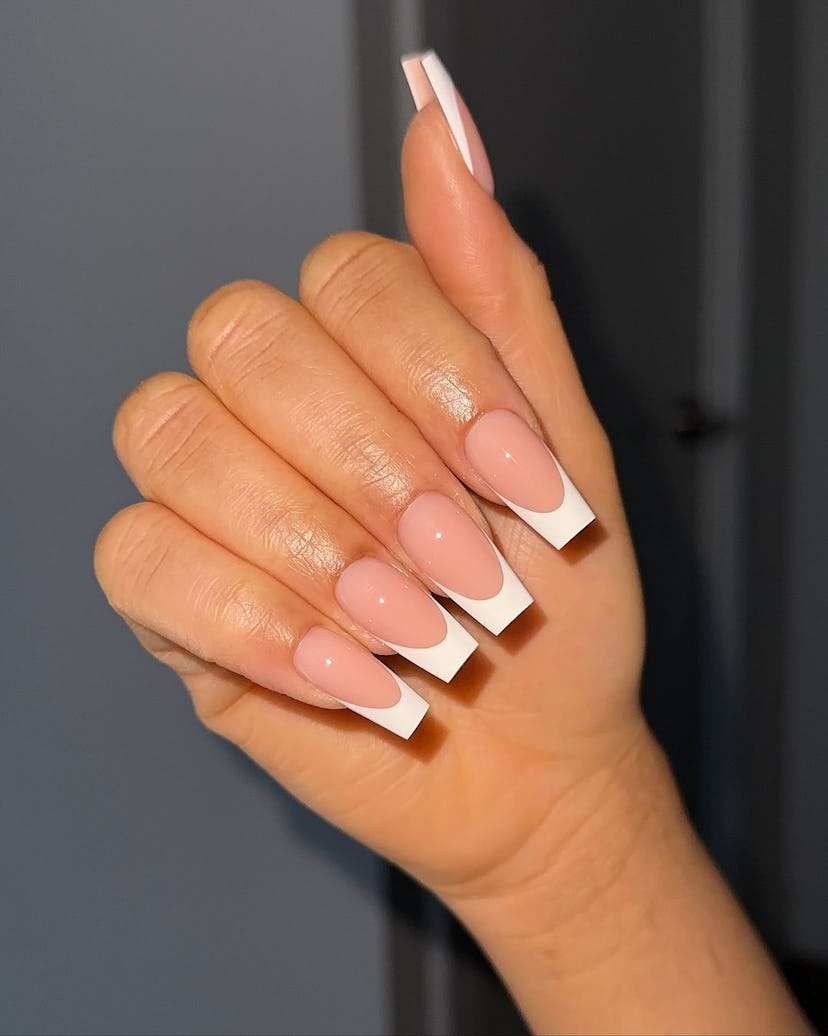 square french nails mob wife trend