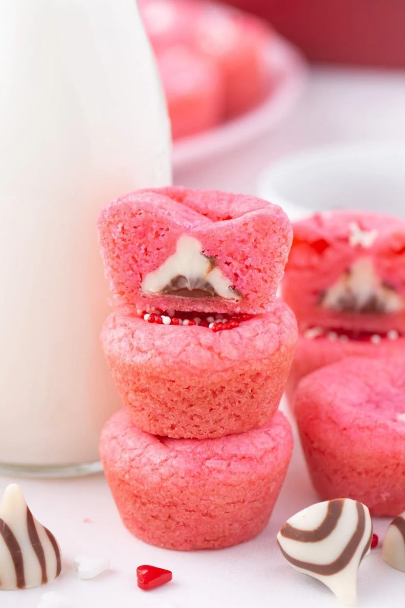 Valentine's Day cookie cups, an easy Valentine's Day classroom snack idea.