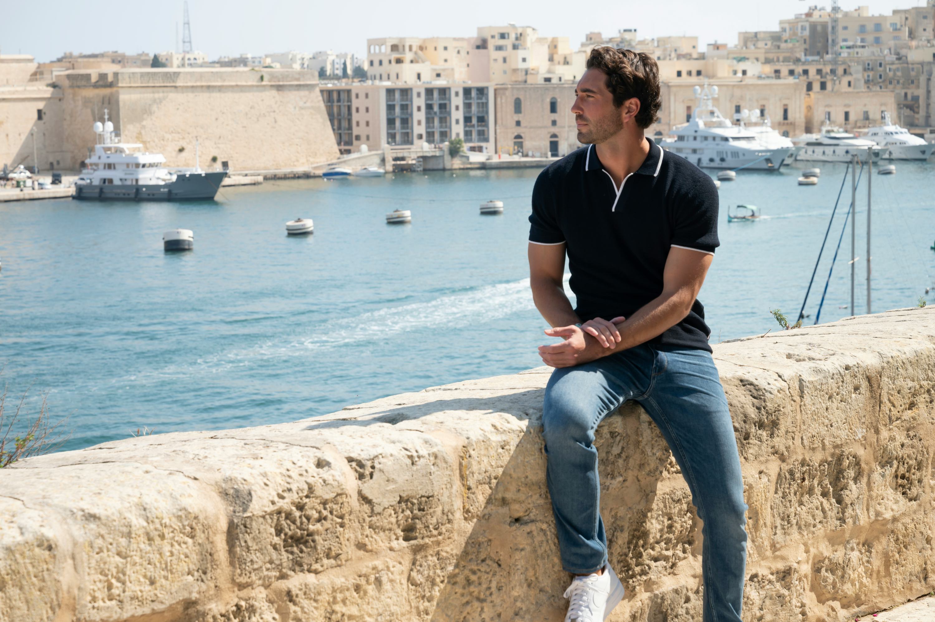 While in Malta, Joey sends Sydney home.