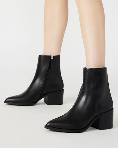 These black boots are like the ones Taylor Swift wore to the 2024 Super Bowl. 