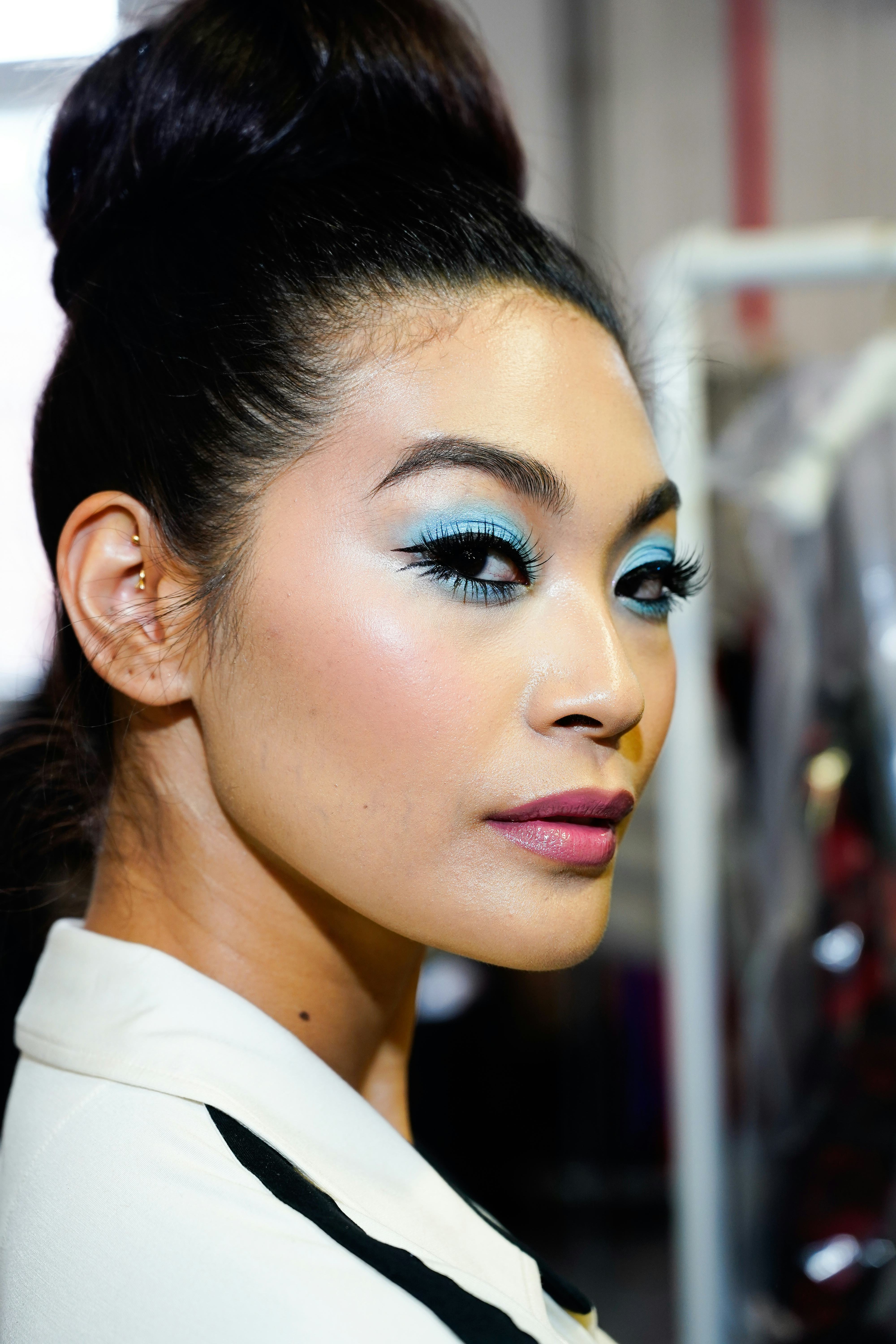 Twiggy-inspired eye makeup at Alice + Olivia.