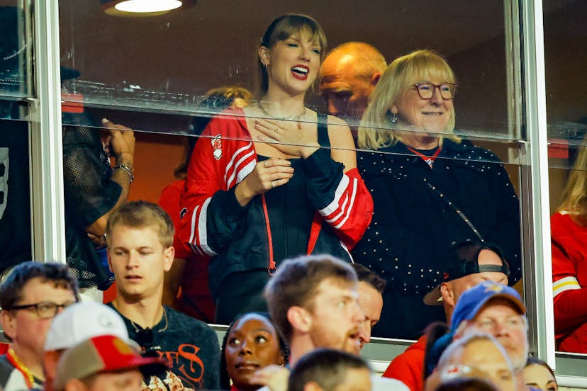 Taylor Swift in Kansas City Chiefs merch.