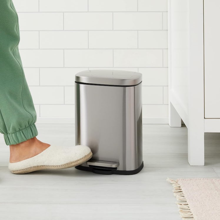 Amazon Basics Small Trash Can With Soft-Close Foot Pedal
