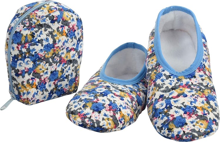 Snoozies Skinnies Slipper Socks & Travel Pouch
