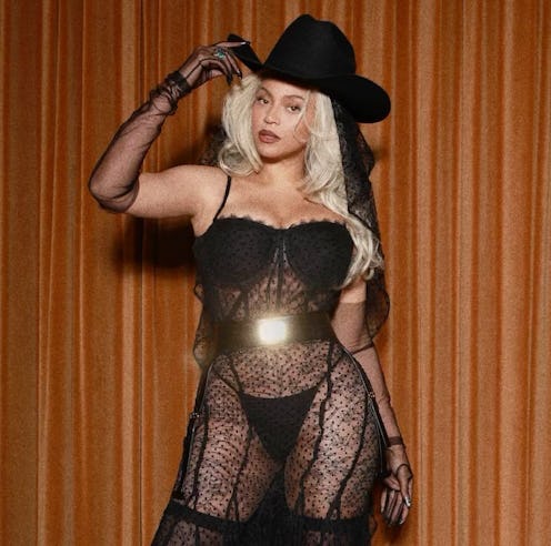 Beyonce turquoise nails