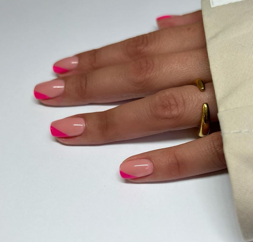 Hot pink half-V tips are on-trend.