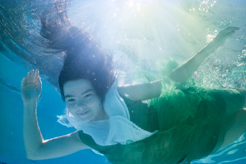bjork underwater photographed by spike jonze
