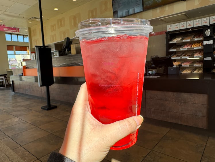 I tried the new DunKings menu, including the Mixed Berry Dunkin' Refresher. 