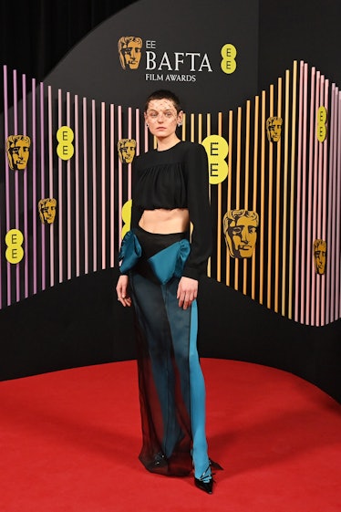     Emma Corrin, 18 Şubat 2024'te Royal Festival Hall'da EE BAFTA Film Ödülleri 2024'e katılıyor...