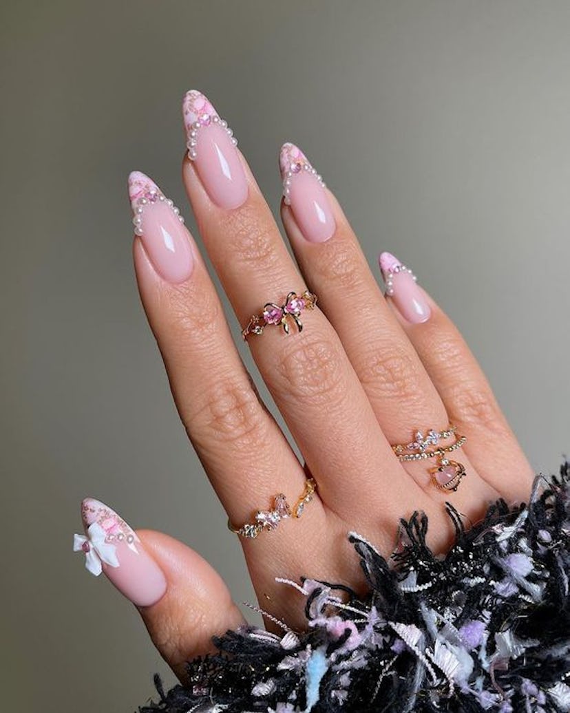Elegant pearl-lined nails are on-trend for 2024.