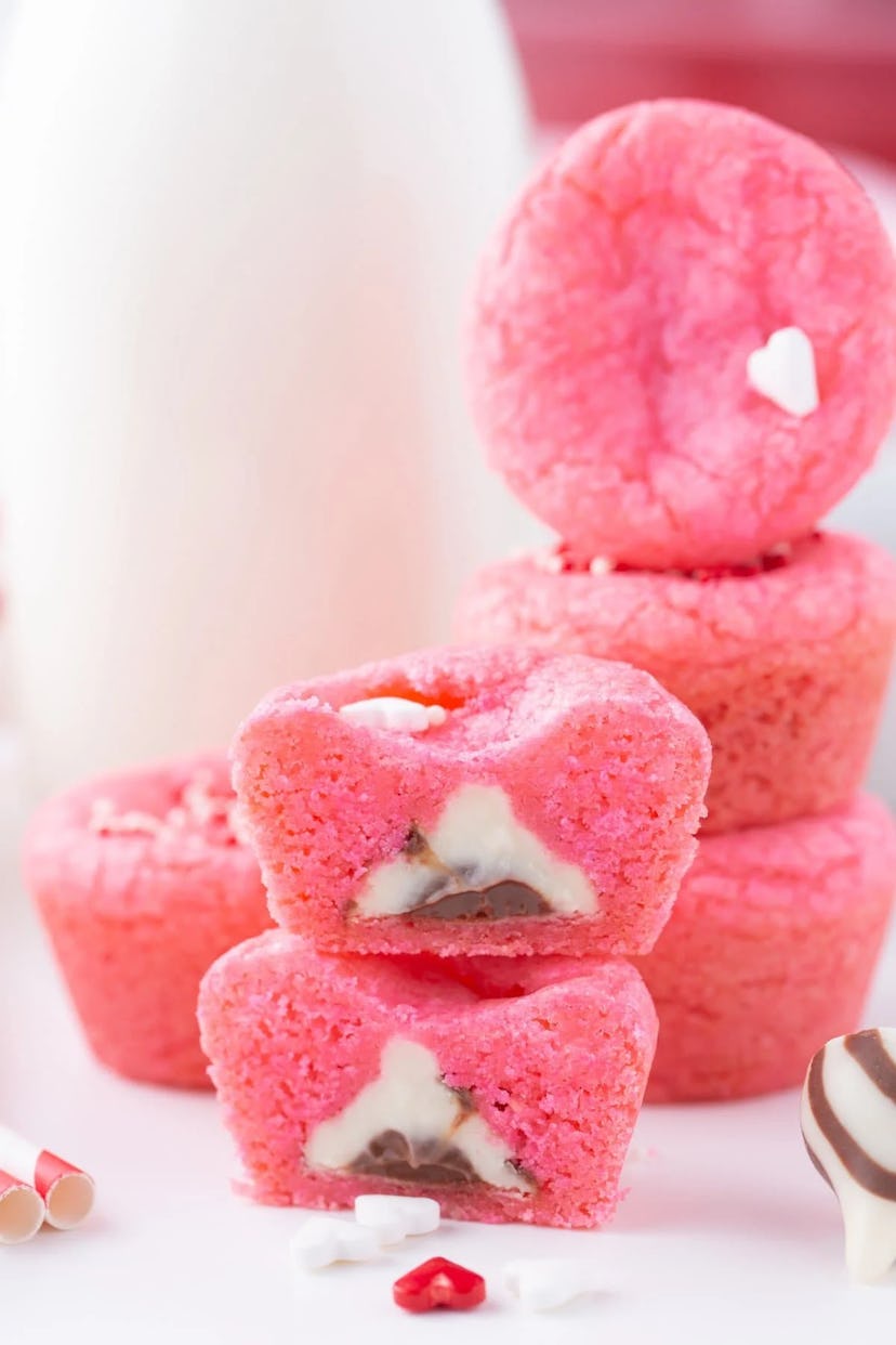 Valentine's Day cookie cups, which would be cute Valentine's Day cookies to make with kids.