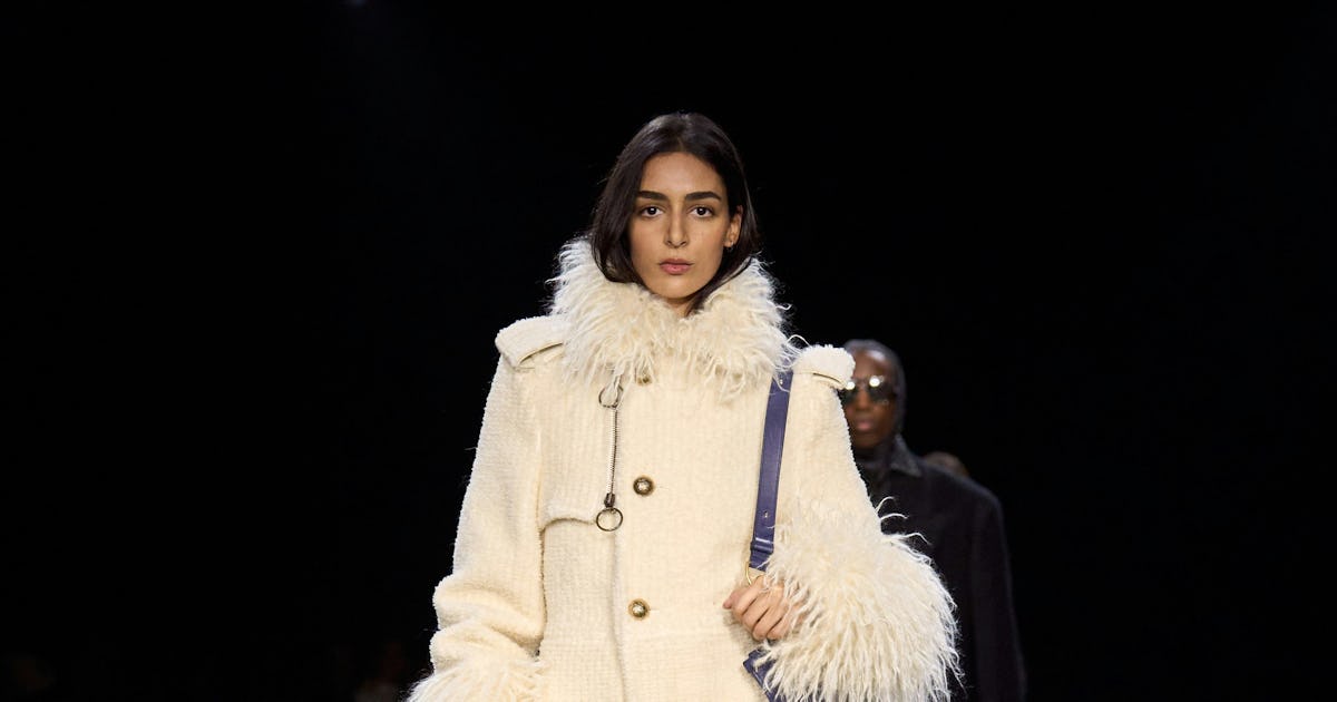 Драпировки, клетка и лео-принт: что будет модно через полгода Sobaka.ru