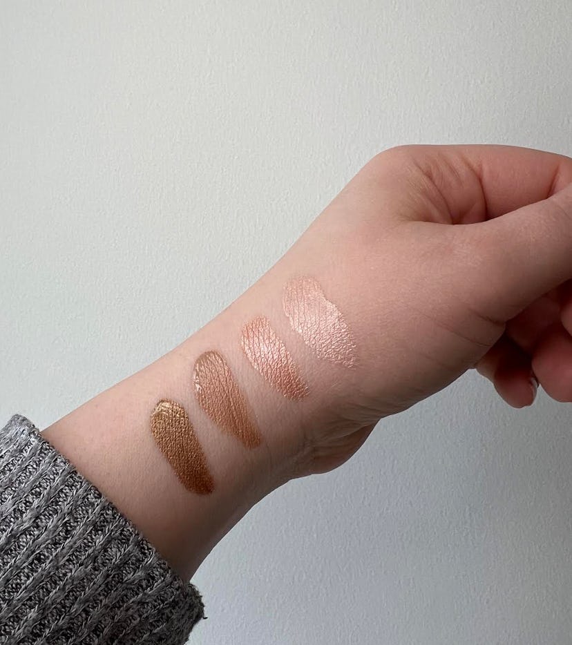 Here are color swatches of the L’Oréal True Match Lumi Glotion.