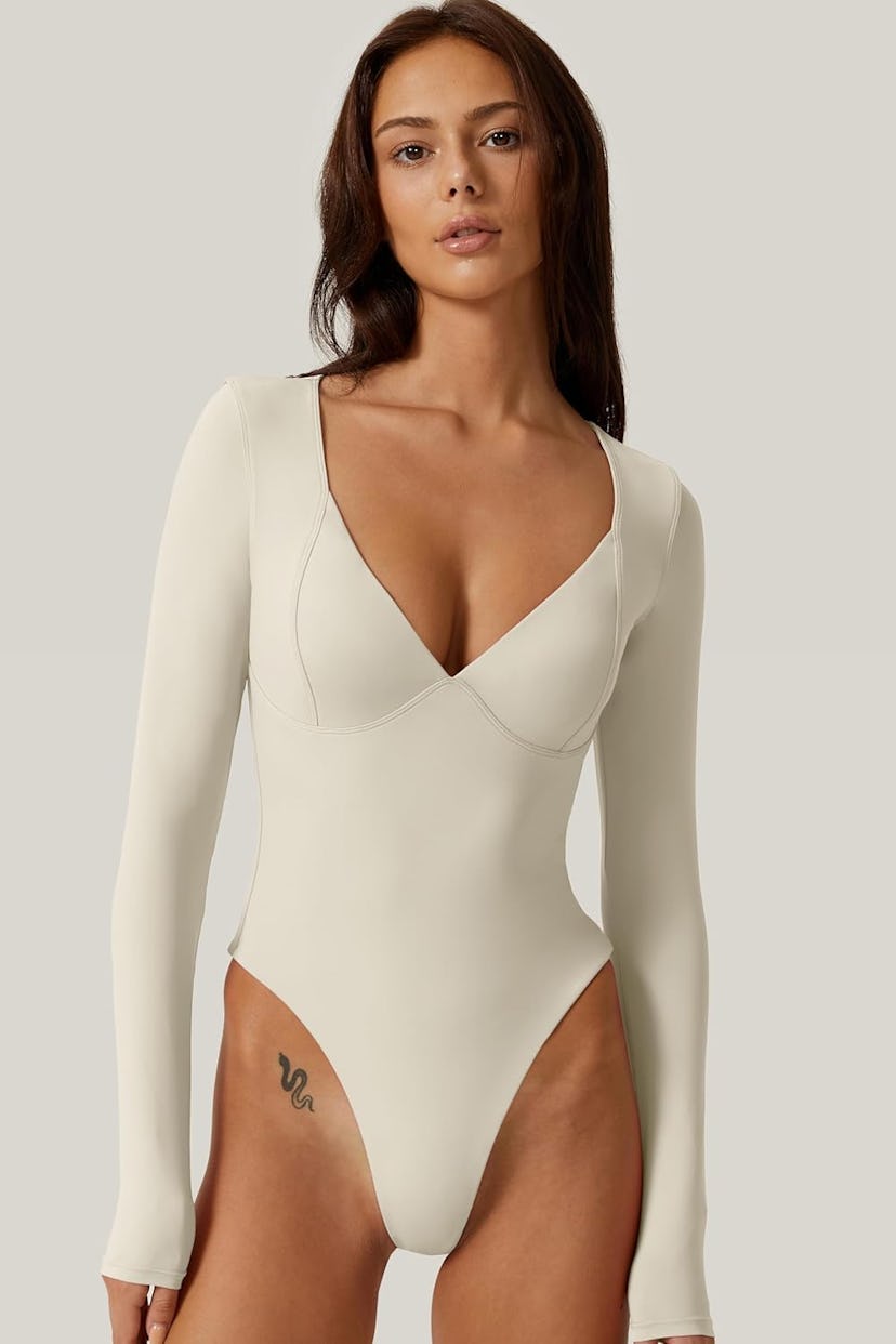 QINSEN Seamed Cup Long Sleeve Bodysuit