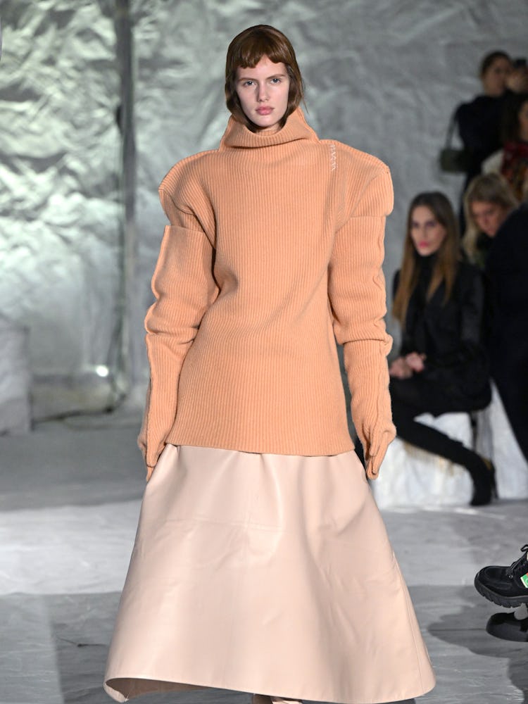 A model walks the runway at the Marni fashion show during the Milan Fashion Week Womenswear Fall/Win...