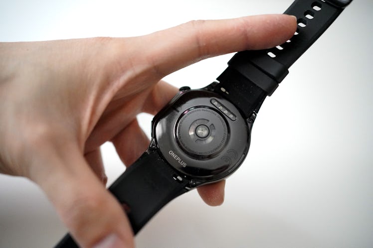 OnePlus Watch 2 heart rate sensor