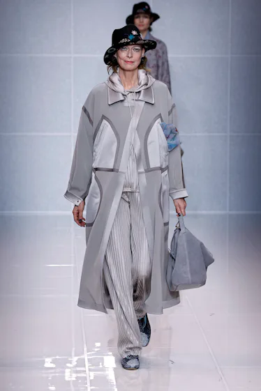 surprising models fall/w