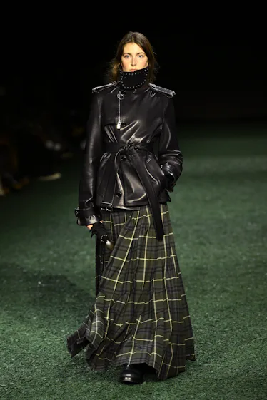 surprising models fall winter 2024 burberry maya w