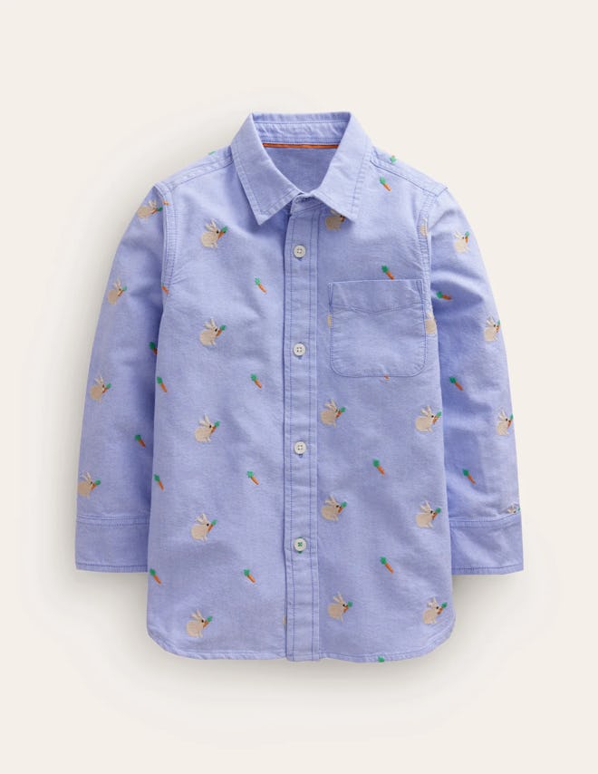 Oxford shirt with embroidered bunnies and carrots, the perfect easter 2024 outfit for boys.