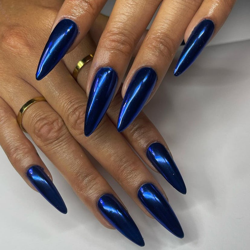 Dark blue chrome nails are on-trend.