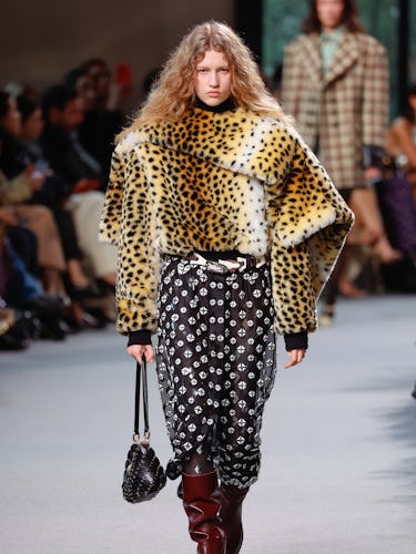 In Rabanne’s World, Mixed Prints and Metal Shirts Are Perfectly Cozy In Rabanne’s World, Mixed Prints and Metal Shirts Are Perfectly Cozy