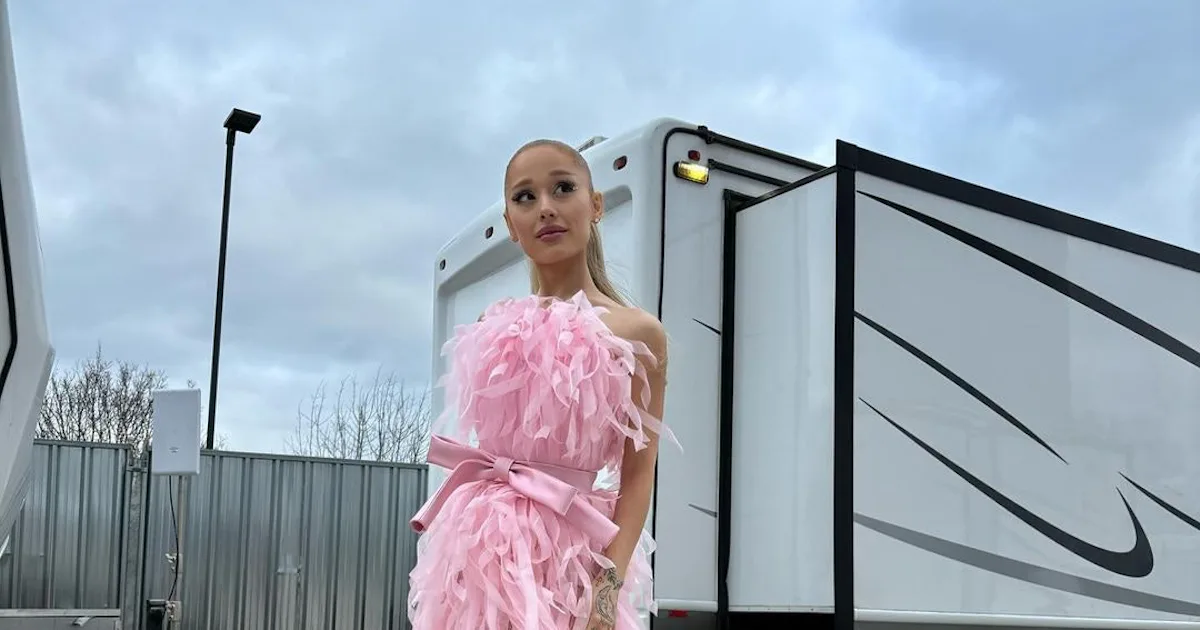 ariana grande pink bow dress Ariana Grande nails method dressing in pink coquettish coord