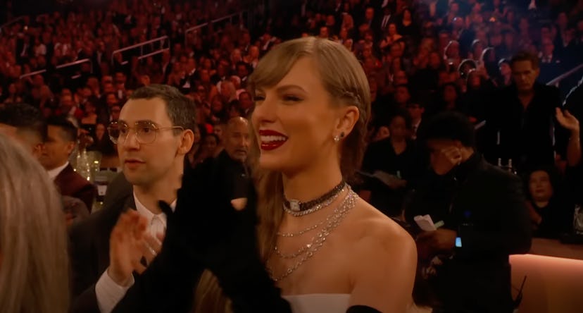 Taylor Swift applauding Miley Cyrus