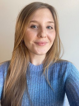 Hannah Kerns wearing Kylie Cosmetics Power Plush Longwear Foundation.