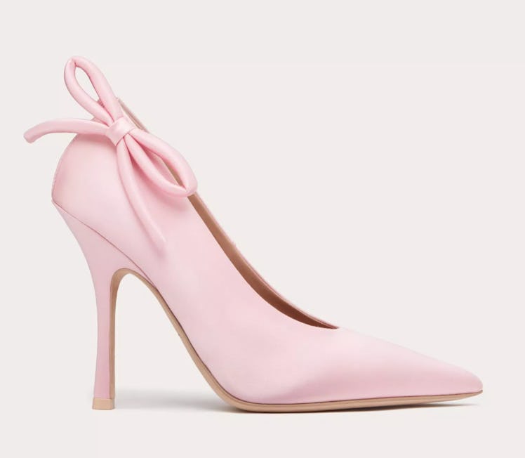 baby pink bow-embellished satin pumps