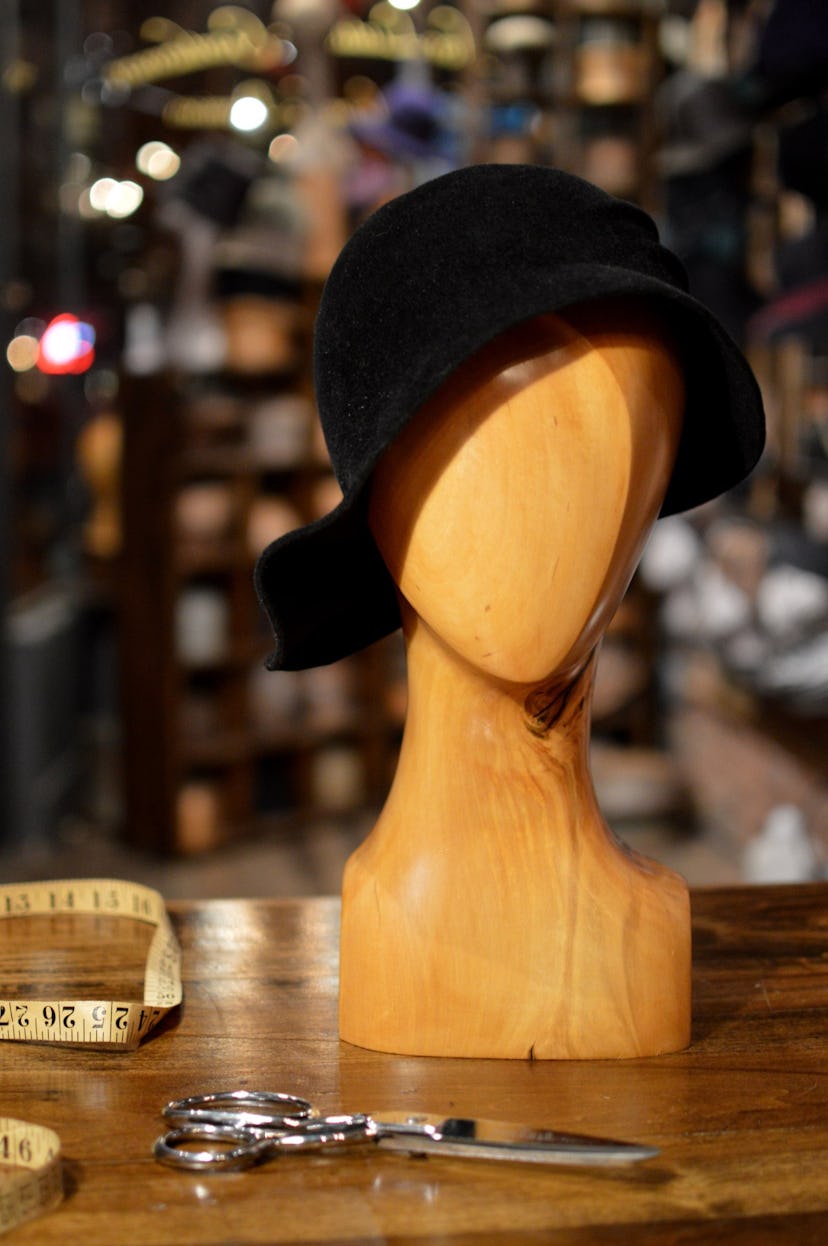 Ripple Cloche Hat in Black