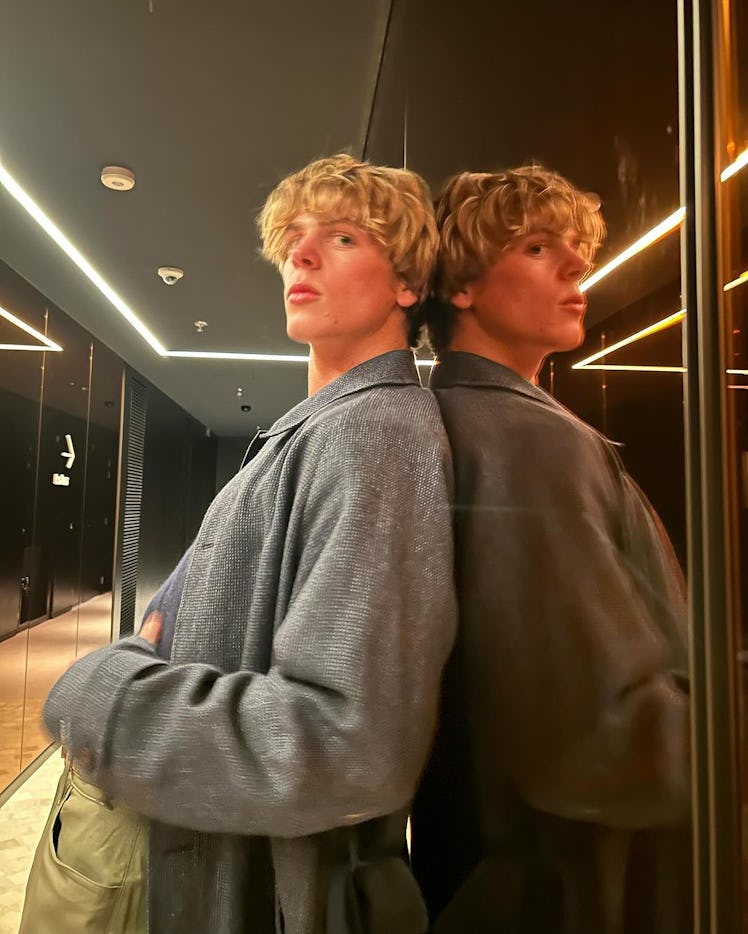 Jack Wright takes a 'fit pic in his hotel in Paris. 