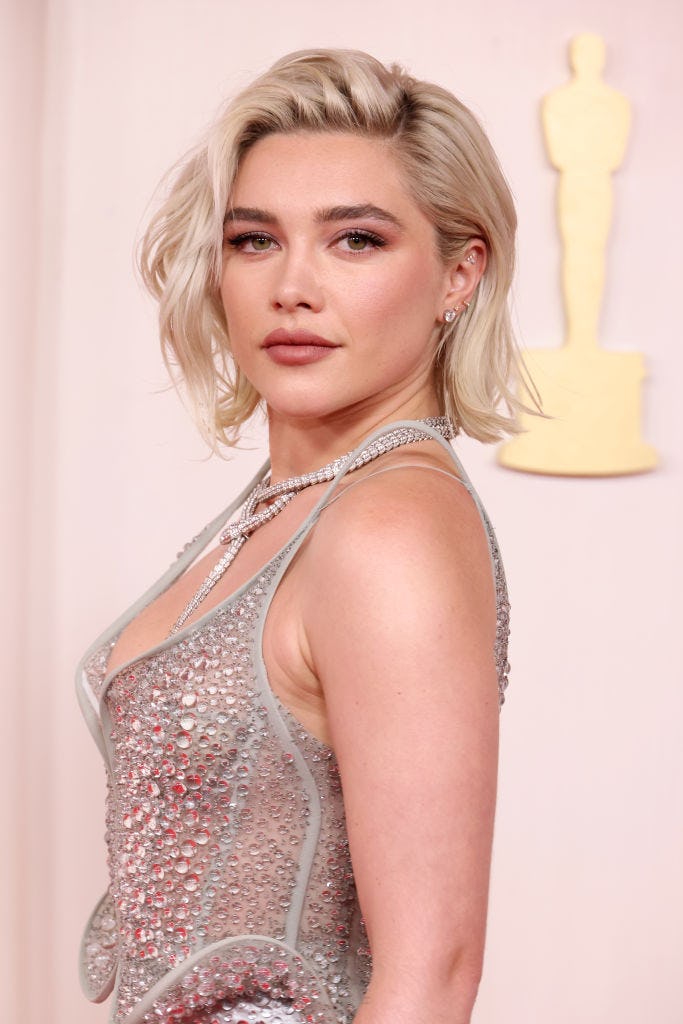Florence Pugh&rsquo;s 2024 Oscars hair was a tousled blonde bob.