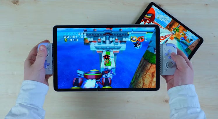 GameSir X2s with a 12-inch tablet