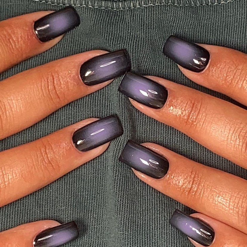 Lavender and black aura nails match the “grunge girl” aesthetic.
