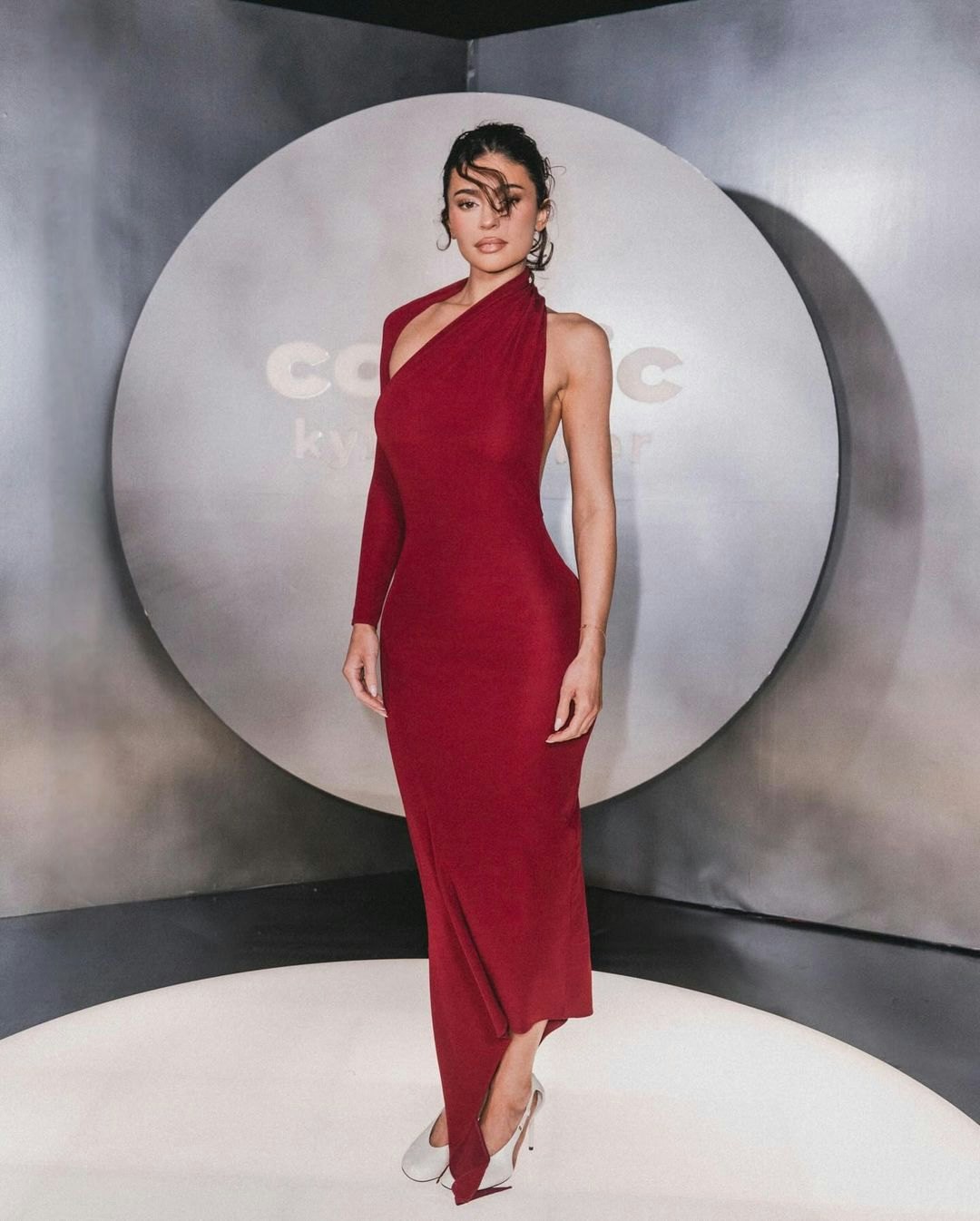Kylie Jenner Accents a Backless Gown With Some Major Side Boob