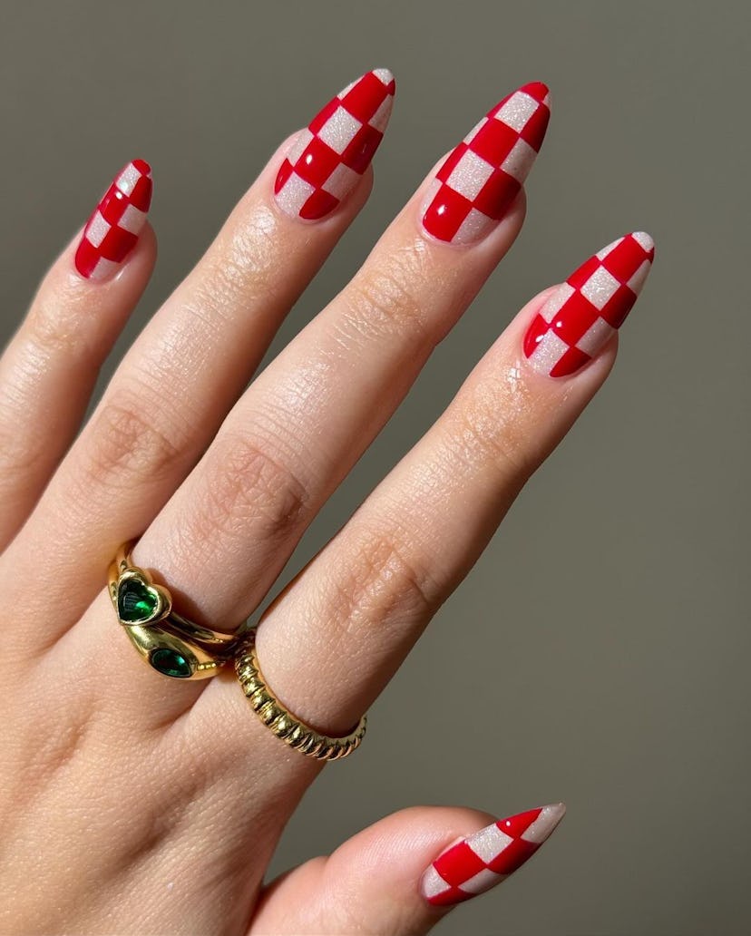 Red checkered nail art matches the "grunge girl" aesthetic.