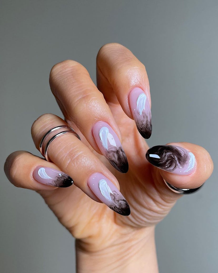 Abstract black smoke nail designs match the "grunge girl" aesthetic.