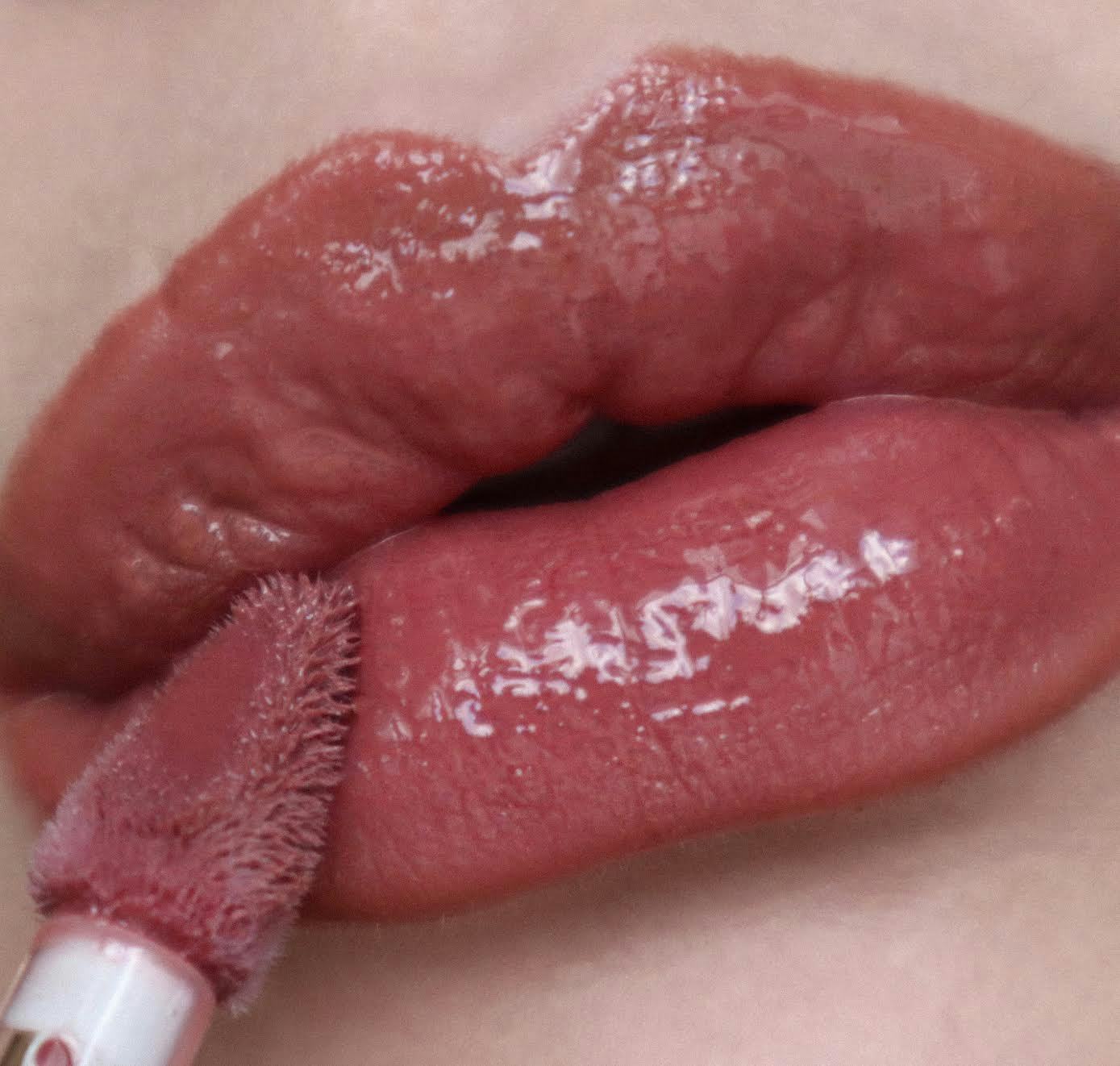 Olivia Rose Rushing wears the Huda Beauty Faux Filler Shiny Non-Sticky Lip Gloss in the shade Bombsh&hellip;