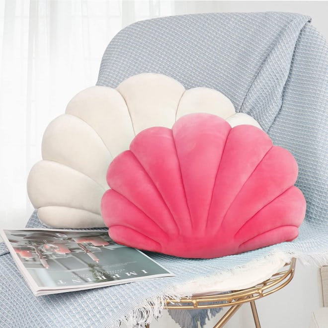 Yi-gog Seashell Decorative Pillow
