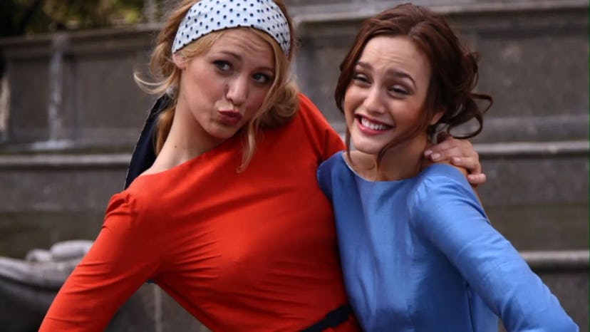 Blair (played by Leighton Meester) and Serena (played by Blake Lively) in 'Gossip Girl'
