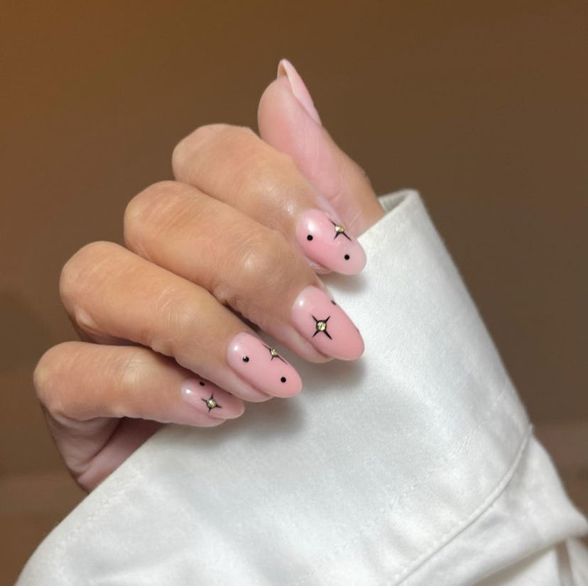 Minimal star nail art designs are trending for Aries season 2024.